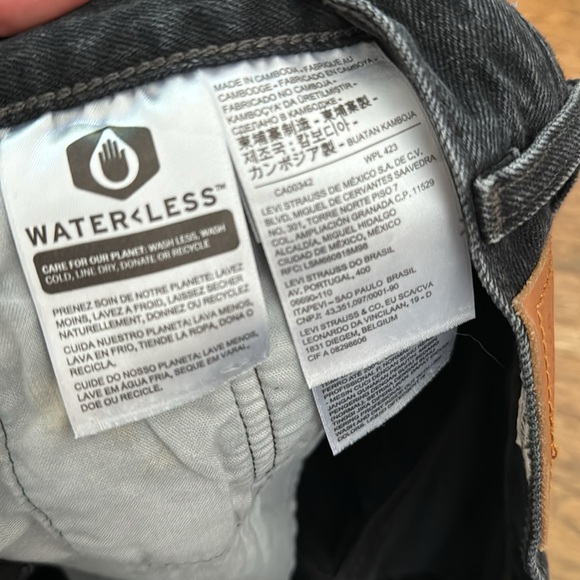 Levi’s 501 premium black denim shorts - Picture 3 of 8